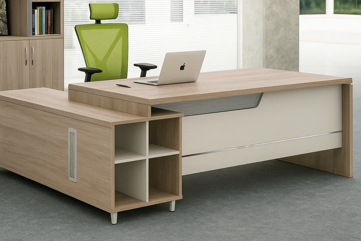 Collection de mobilier de bureau avec bureau de direction, table de conférence et postes de travail modernes, armoires etc.