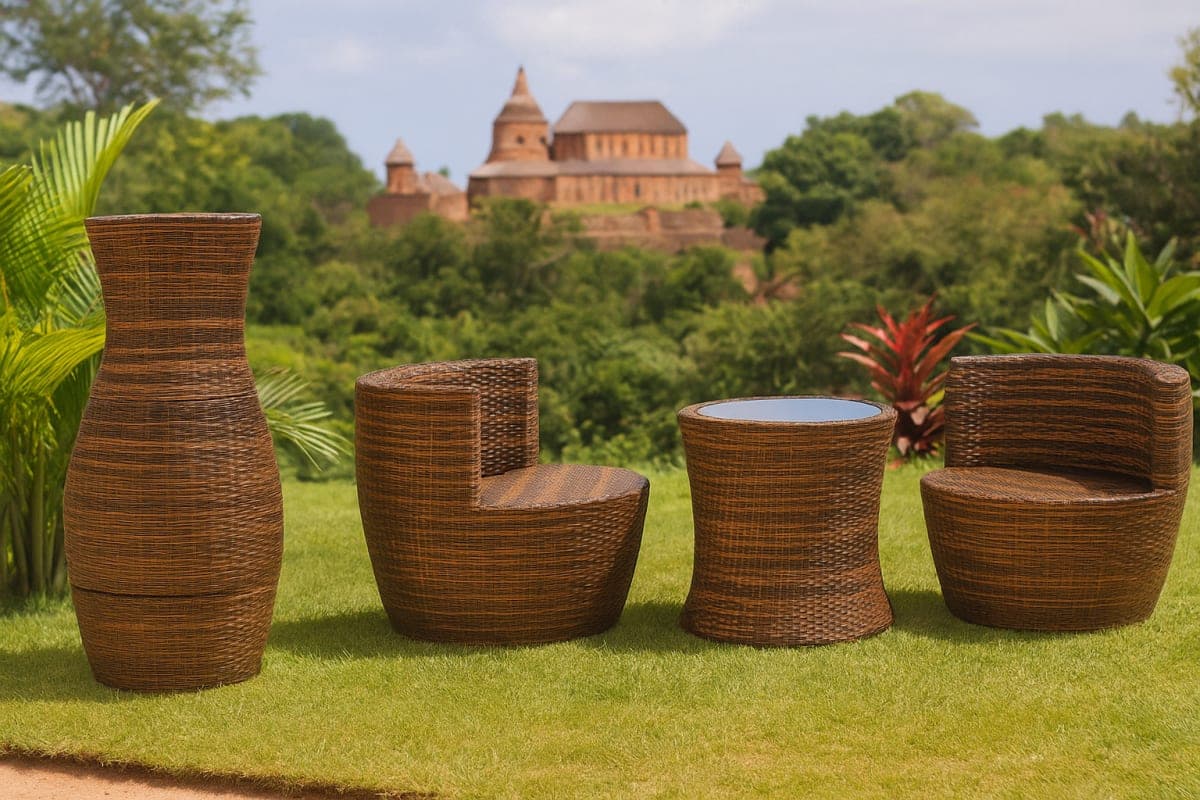 Salon de Jardin Totem "Vase" en Résine Tressée – Ensemble Encastrable - Mobilier artisanal Ebène Madagascar
