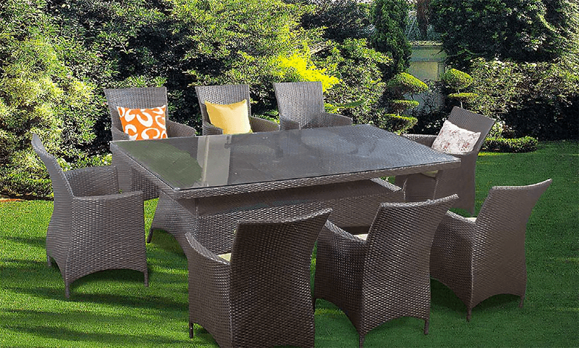 Table de jardin Royal Victoria – Ensemble repas en résine tressée - Mobilier artisanal Ebène Madagascar