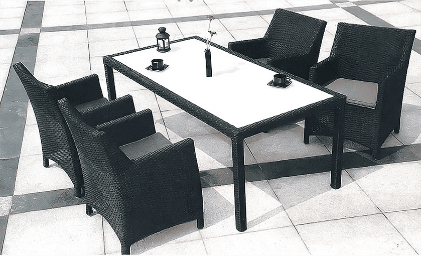 Ensemble de repas d'extérieur en résine tressée - Mobilier artisanal Ebène Madagascar