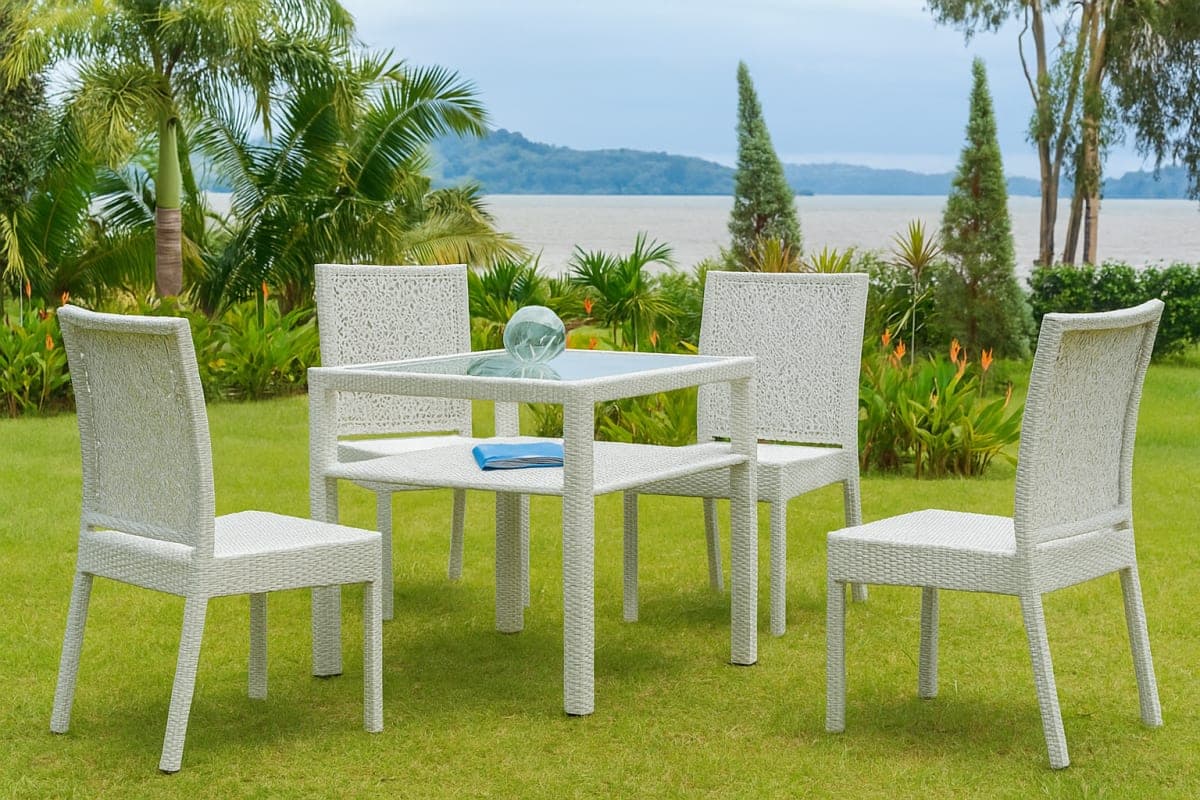 Ensemble de Jardin "Atlantic" – Table Carrée & Chaises en Résine - Mobilier artisanal Ebène Madagascar