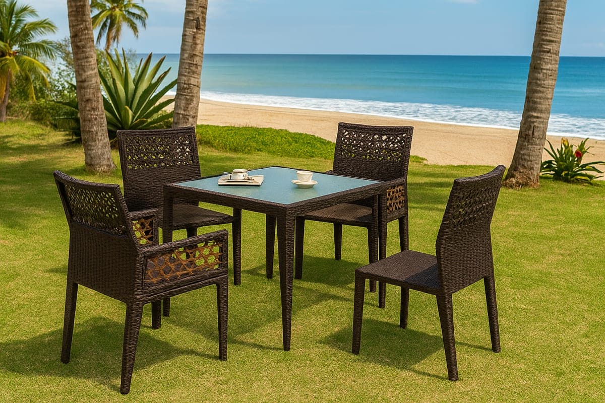 Table de Jardin Carrée en Résine Tressée et Verre Trempé - Mobilier artisanal Ebène Madagascar