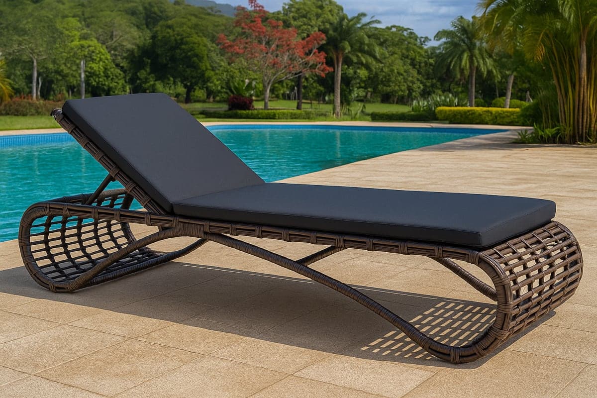 Bain de soleil en résine tressée - Mobilier artisanal Ebène Madagascar