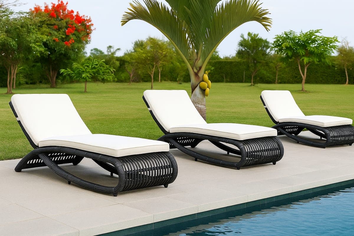 Bain de Soleil Design en Résine Tressée - Mobilier artisanal Ebène Madagascar