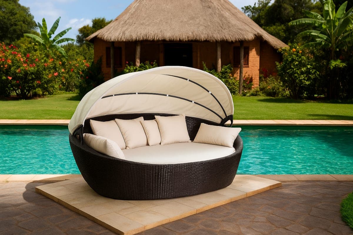 Lit de jardin rond avec auvent rétractable - Mobilier artisanal Ebène Madagascar