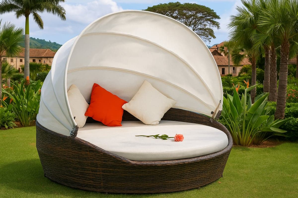 Lit de Jardin "Canopy" Îlot de Détente en Résine Tressée - Mobilier artisanal Ebène Madagascar