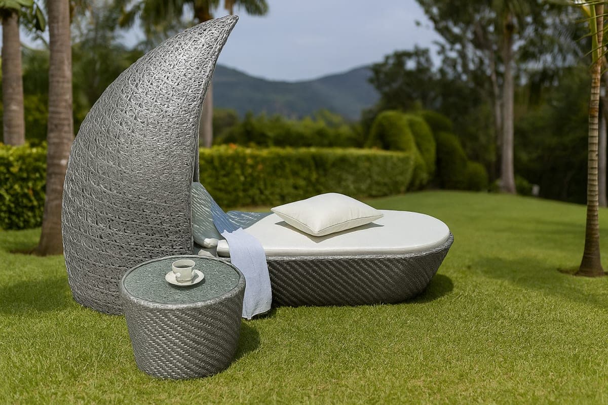 Lit de Jardin "Cocon" en Résine Tressée - Mobilier artisanal Ebène Madagascar