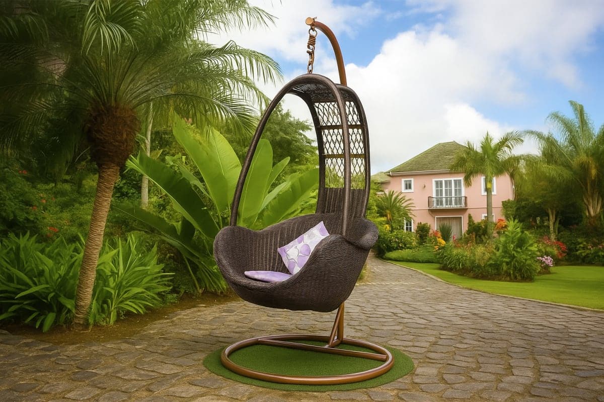 Fauteuil Suspendu "Œuf" en Résine Tressée - Mobilier artisanal Ebène Madagascar