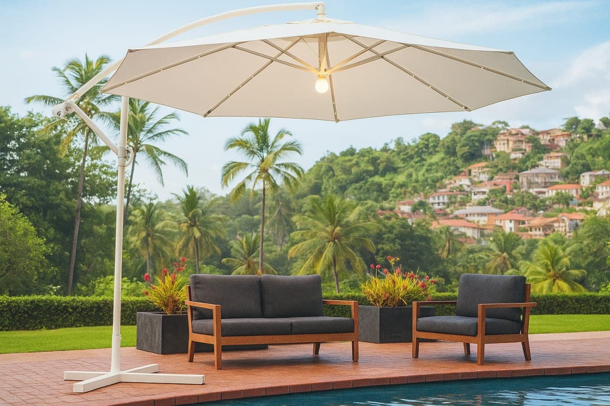 Parasol Déporté Lumineux à LED Intégrée - Mobilier artisanal Ebène Madagascar