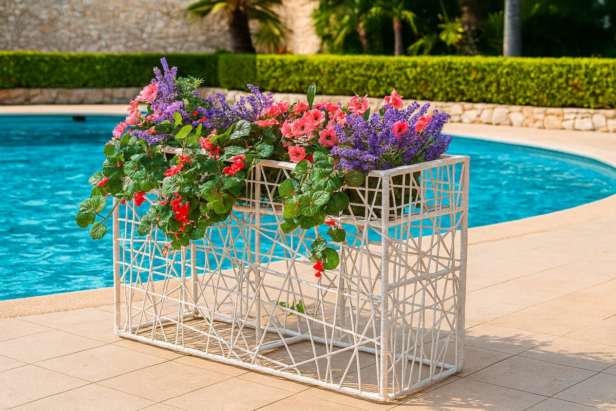 Jardinière Brise-Vue en résine Tressée - Mobilier artisanal Ebène Madagascar