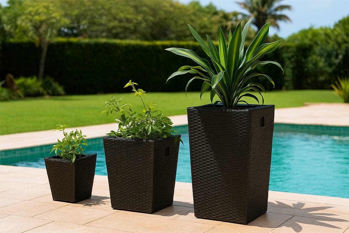 Lot de Pots de Fleurs en Polyrotin - Mobilier artisanal Ebène Madagascar
